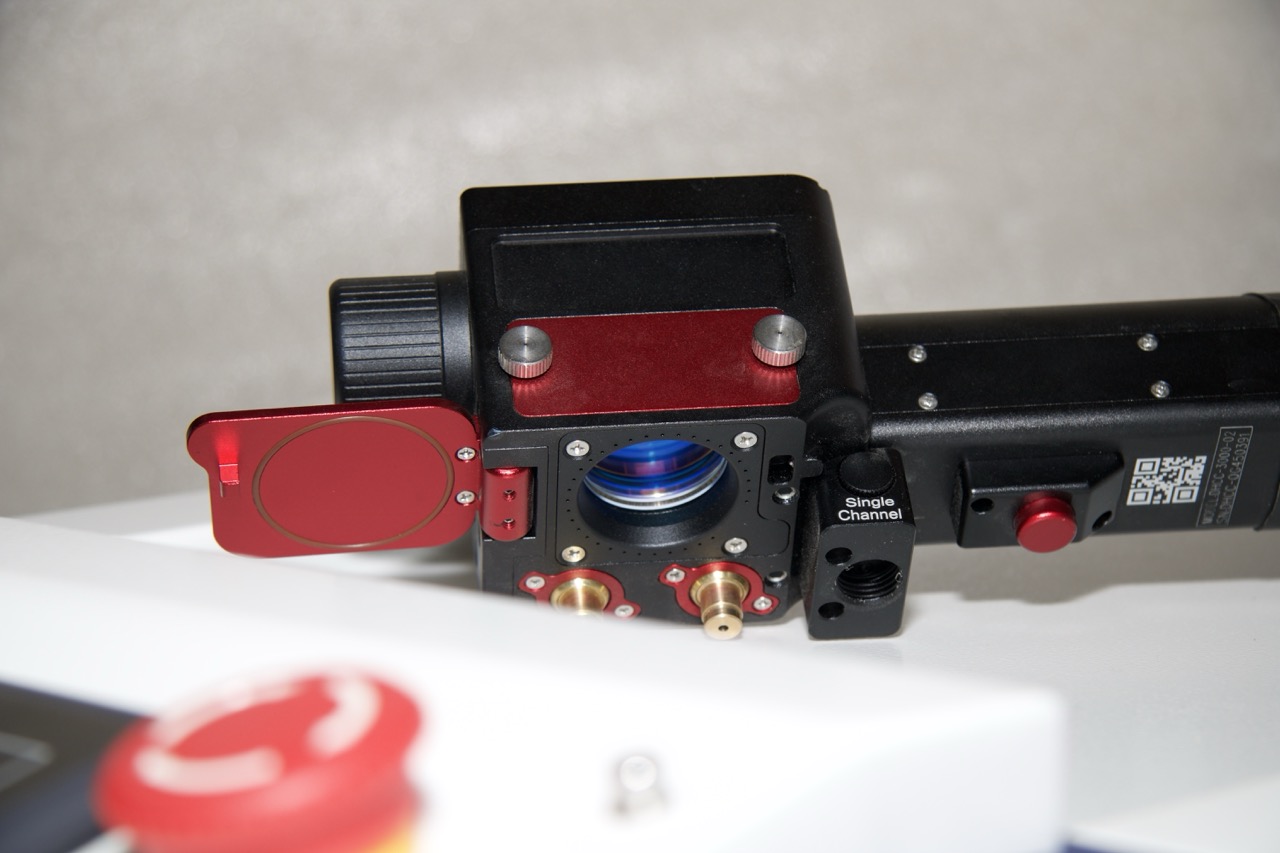 Głowica lasera czyszczącego PreQurs w zbliżeniu